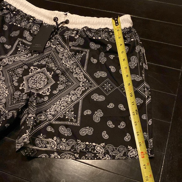 WEIV black bandana print men’s swim trunks, NWT, size XL - Picture 6 of 6